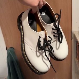 Dr. Martens White leather loafer oxfords size 8
